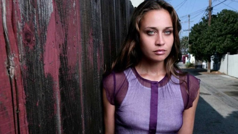 Η Fiona Apple δωρίζει σε πρόσφυγες τα έσοδα δύο ετών από το τραγούδι «Criminal»