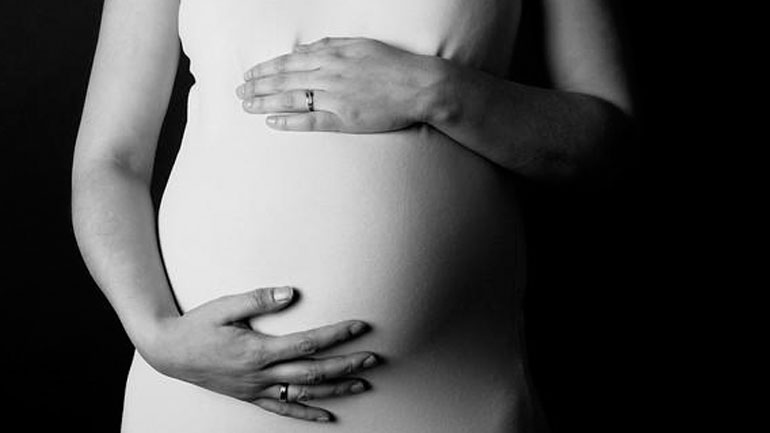 Η παρατεταμένη διάρκεια της εγκυμοσύνης συνδέεται με αυξημένο κίνδυνο θνησιγένειας