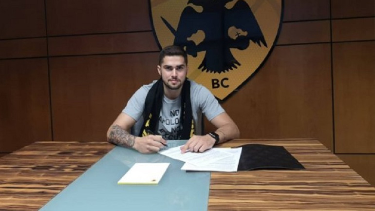 Στην ΑΕΚ κι επίσημα ο Τολιόπουλος