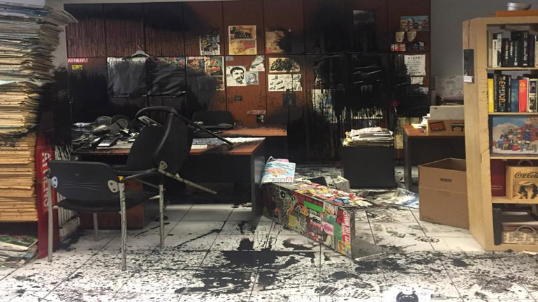 Έφοδος του Ρουβίκωνα στα γραφεία της Athens Voice – Το βίντεο της επίθεσης Έφοδος του Ρουβίκωνα στα γραφεία της Athens Voice – Το βίντεο της επίθεσης