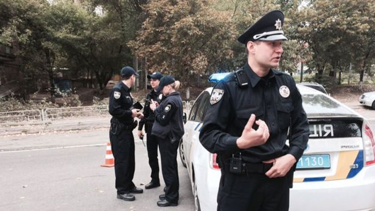 Κατηγορείται ότι βίασε τη μητέρα του μετά το πάρτι για την αποφυλάκισή του