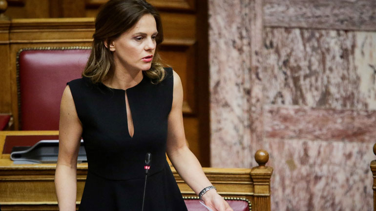 Τηλεοπτική «κόντρα» Αχτσιόγλου-Χατζηδάκη για το ασφαλιστικό