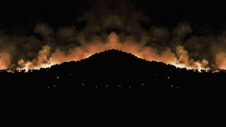 Σε τρία μέτωπα η φωτιά στην Εύβοια