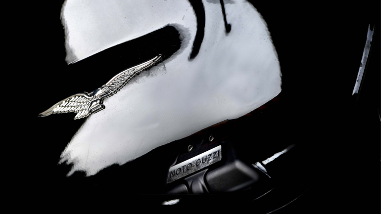 Moto Guzzi V7III Stone Night Pack: Το έβδομο μέλος