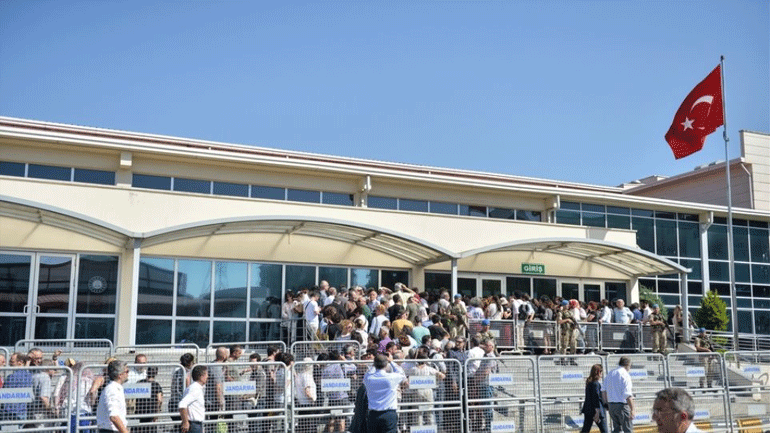 Τουρκία: Το Ανώτατο Δικαστήριο ανέτρεψε τα ισόβια σε βάρος δημοσιογράφων για διασυνδέσεις με το δίκτυο Γκιουλέν