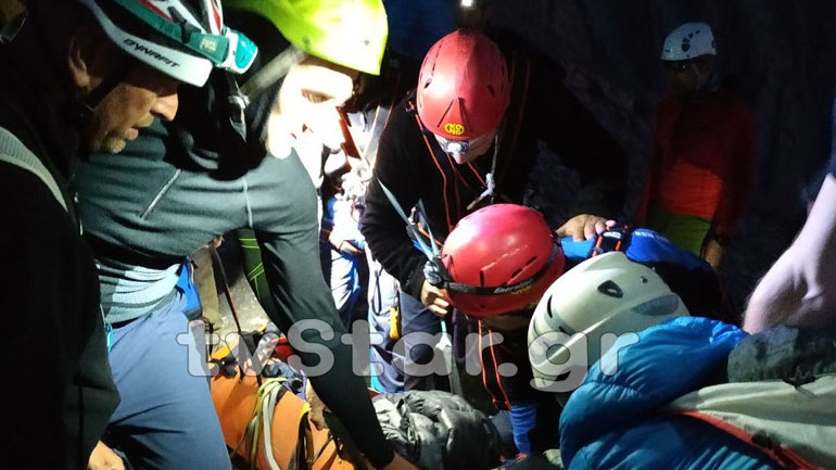Ολονύχτια επιχείρηση της ΕΜΑΚ για διάσωση ορειβάτισσας