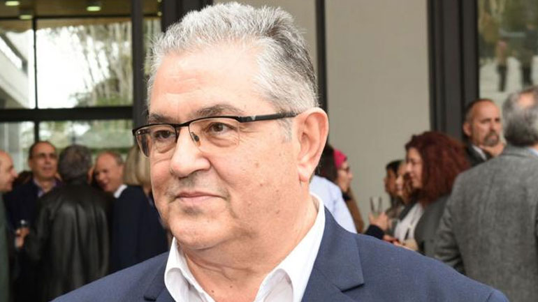 Επίσκεψη Δ. Κουτσούμπα στο εκλογικό περίπτερο του ΚΚΕ στον Πειραιά