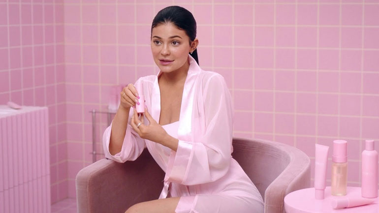 Το αγαπημένο skincare προϊόν της Kylie Jenner κοστίζει λιγότερο από 7€!
