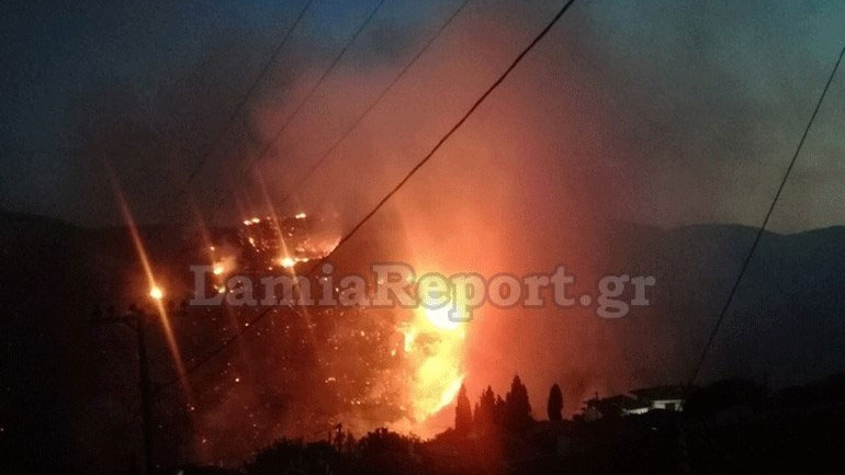 Δύσκολη η νύχτα στην Εύβοια: Δύο νέα μέτωπα σε Κύμη-Αλιβέρι Δύσκολη η νύχτα στην Εύβοια: Δύο νέα μέτωπα σε Κύμη-Αλιβέρι