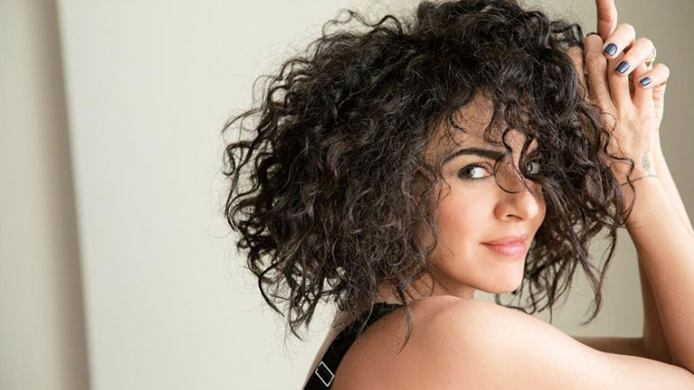 Mαρία Σολωμού: «Δεν είμαστε όλες οι γυναίκες γατούλες, με γόβα, κραγιόν και ψεύτικες βλεφαρίδες!»