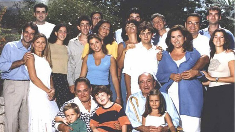 Politico: Στην Ελλάδα, η πολιτική είναι οικογενειακή υπόθεση