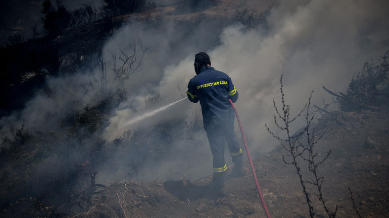 Χωρίς ενεργό μέτωπο η πυρκαγιά στην Εύβοια