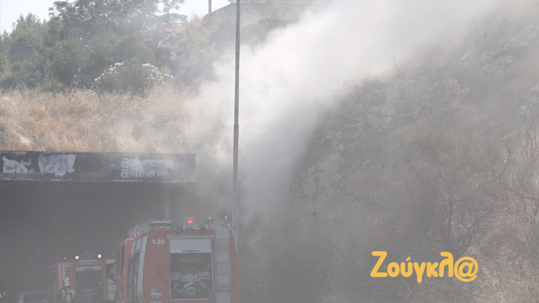 Πυρκαγιά σε ξερά χόρτα και σκουπίδια στο Γαλάτσι