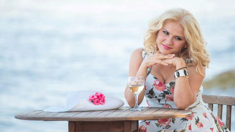 «Σίρλεϋ Βαλεντάιν» με την Μπέσυ Μάλφα στο θέατρο Χυτήριο