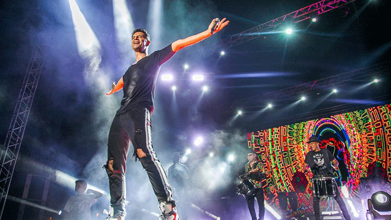 Ο Σάκης Ρουβάς και ο Στέλιος Ρόκκος ξεσήκωσαν τη Λάρισα και τη Θεσσαλονίκη!