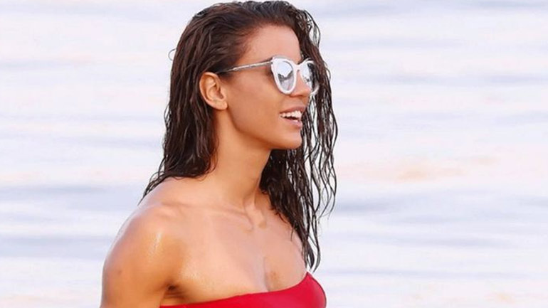 Ειρήνη Παπαδοπούλου: Βάζει φωτιά στην παραλία με τους sexy κοιλιακούς της! Ειρήνη Παπαδοπούλου: Βάζει φωτιά στην παραλία με τους sexy κοιλιακούς της!