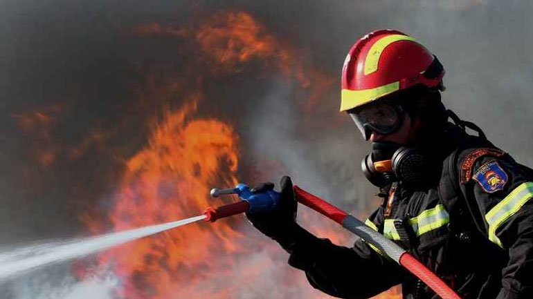 Οριοθετήθηκε η φωτιά στη Σταμάτα