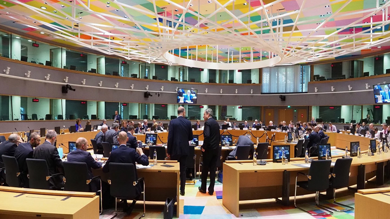 Η εποπτεία “καραδοκεί” στο Eurogroup