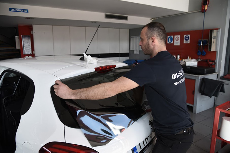 Με τις αντηλιακές μεμβράνες θα ρίξετε κατά πολύ τη θερμοκρασία στην καμπίνα των επιβατών...