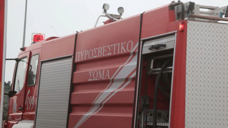 Φωτιά σε υπαίθριο χώρο στον Διόνυσο