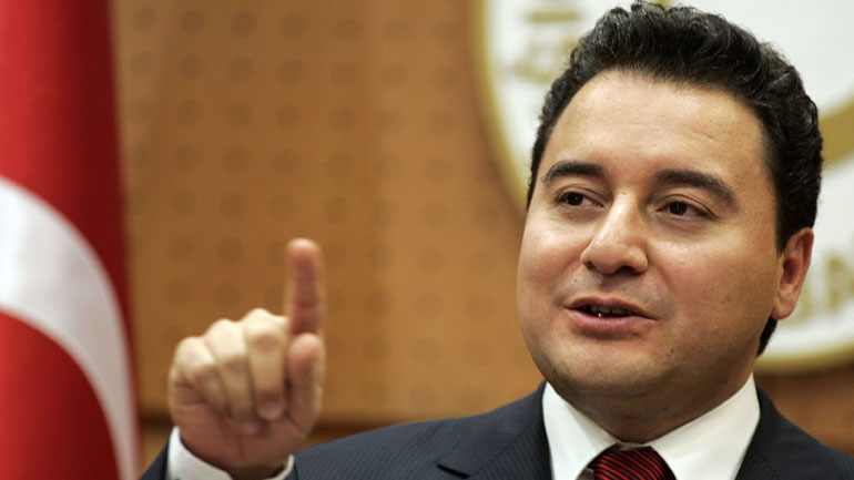 Ο Αλί Μπαμπατζάν  παραιτήθηκε από την ιδρυτική ομάδα του τουρκικού κυβερνώντος κόμματος AKP