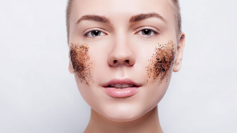 Καφές: Πώς θα τον χρησιμοποιήσετε για την περιποίηση των μαλλιών και του δέρματος