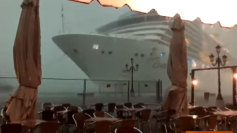 «Στο πάρα πέντε» αποφεύχθηκε ατύχημα με κρουαζιερόπλοιο στη Βενετία