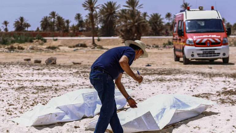 Τυνησία: Άλλα τρία πτώματα περισυνελέγησαν μετά το ναυάγιο πλεούμενου με μετανάστες