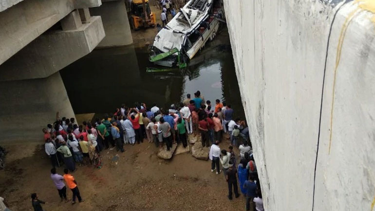 Ινδία: Τουλάχιστον 29 νεκροί σε τροχαίο στο οποίο ενεπλάκη λεωφορείο
