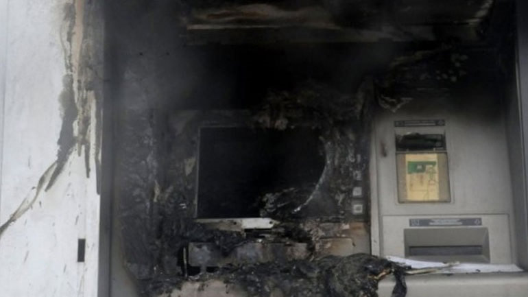 Εμπρησμός ΑΤΜ στου Ζωγράφου Εμπρησμός ΑΤΜ στου Ζωγράφου