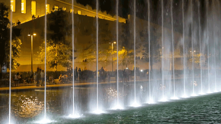 Ο χορός των σιντριβανιών – Η νέα υδάτινη εγκατάσταση στο ΚΠΙΣΝ