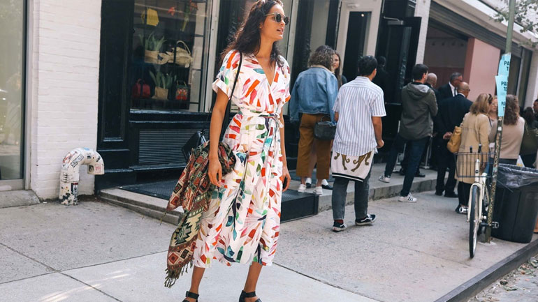 Τα μαύρα σανδάλια θα σας βγάλουν ασπροπρόσωπες όλο το καλοκαίρι!