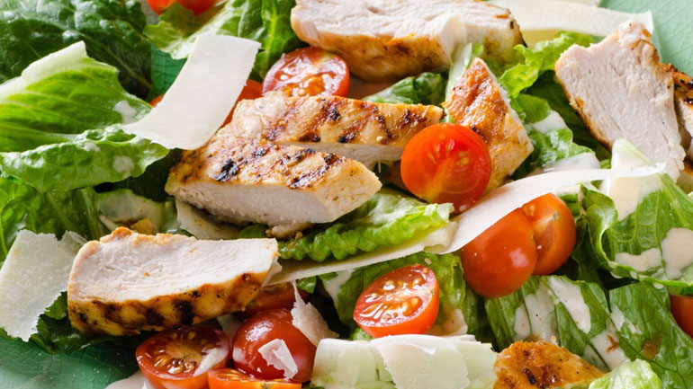 Μία εύκολη συνταγή για μια νόστιμη κοτοσαλάτα