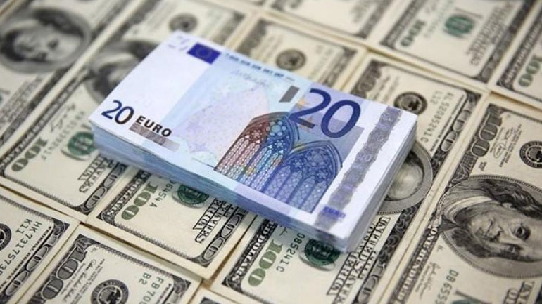 Οριακή πτώση για το ευρώ στην αγορά συναλλάγματος