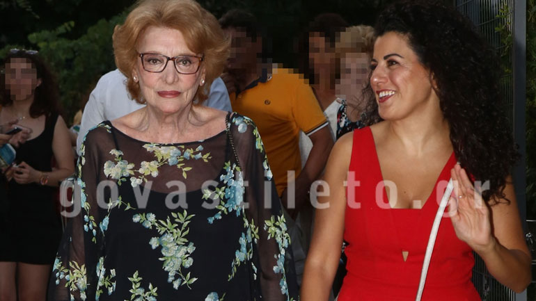 Μάρω Κοντού: Κομψή εμφάνιση στο θέατρο!