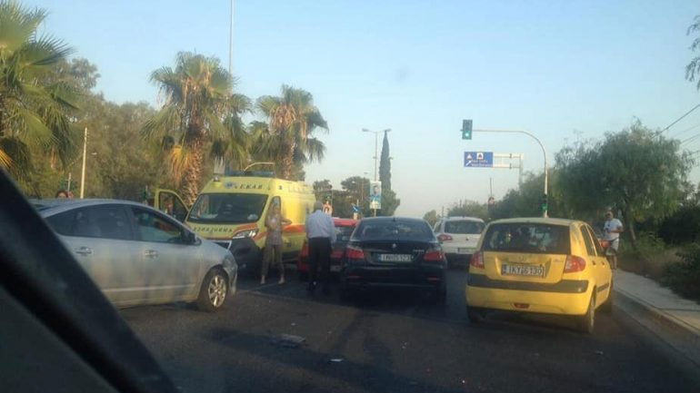 Καραμπόλα στην παραλιακή προκάλεσε μεγάλο μποτιλιάρισμα