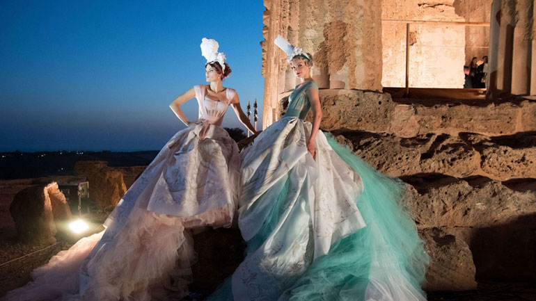 Το λαμπερό Alta Moda show των Dolce & Gabbana στη Σικελία με έμπνευση από την Αρχαία Ελλάδα