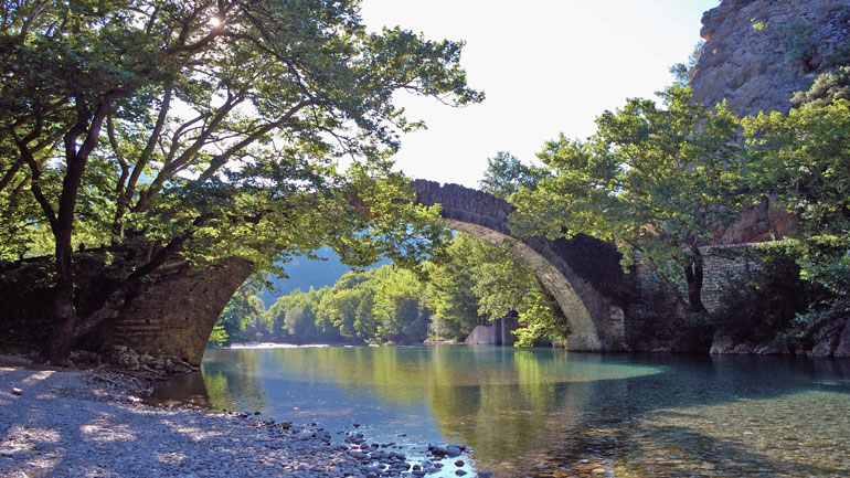 Δροσερά μπάνια σε ποτάμια και λίμνες της Ελλάδας