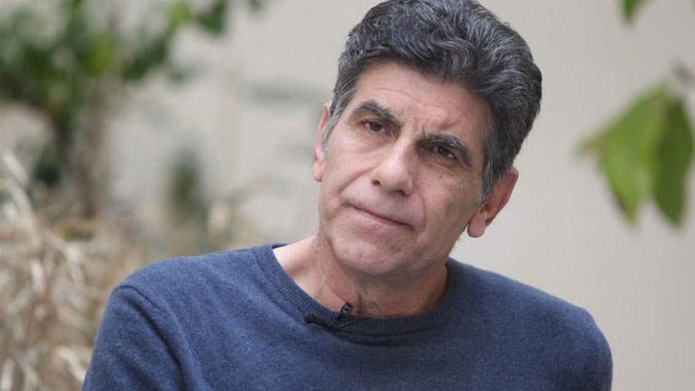 Γιάννης Μπέζος: «Εγώ δεν έχω καμιά σχέση με το κοινό, δεν δείχνω καθόλου οικείος»