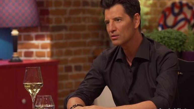 O Σάκης Ρουβάς μιλάει πρώτη φορά για τη νέα εκπομπή που θα παρουσιάσει στον ΣΚΑΪ