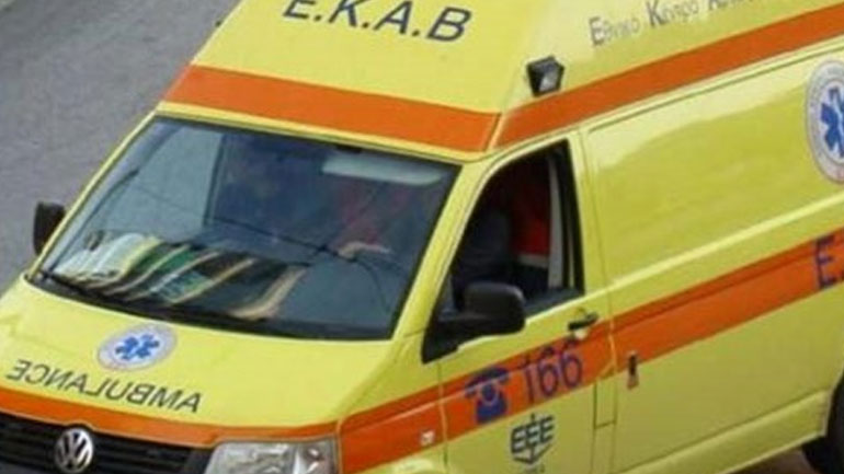 Οινόφυτα: Δέντρο καταπλάκωσε σκηνή μεταναστών – Επτά τραυματίες