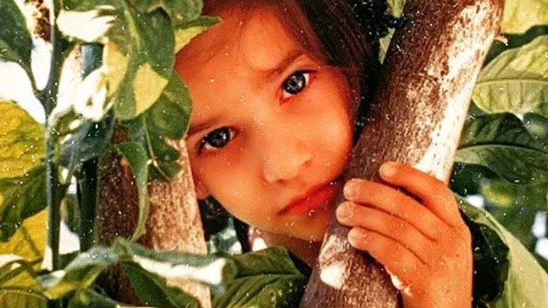 Το κοριτσάκι της φωτογραφίας είναι πασίγνωστη Ελληνίδα ηθοποιός!