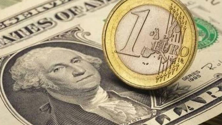 Ενισχύεται το ευρώ