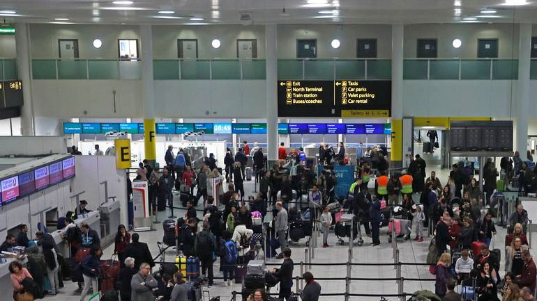 Βρετανία: Αναστολή πτήσεων στο αεροδρόμιο Γκάτγουικ λόγω προβλήματος στο σύστημα ελέγχου της κυκλοφορίας