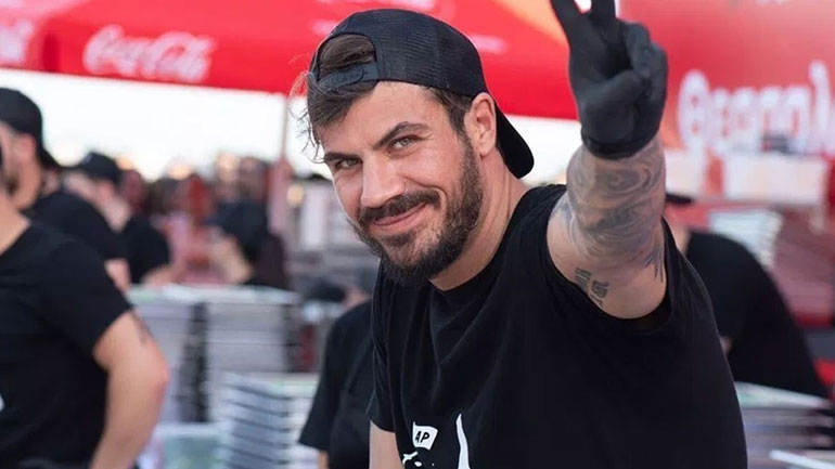 Μητέρα πασίγνωστου chef προτιμά τις συνταγές του Άκη Πετρετζίκη από του γιου της!