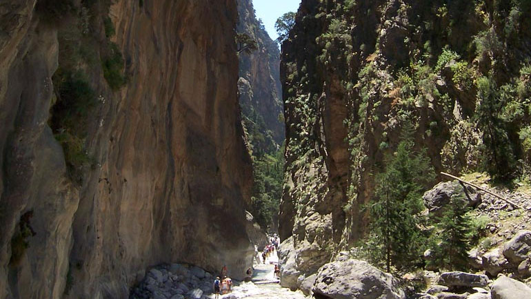 Συναγερμός στην Κρήτη: 6μελής οικογένεια έχασε τον προσανατολισμό της σε φαράγγι