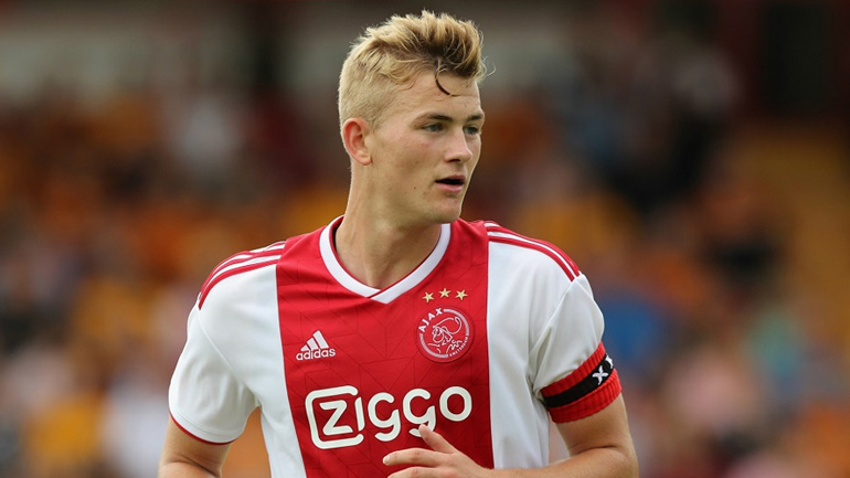 Η Γιουβέντους ανέβασε την προσφορά της για τον Ντε Λιχτ