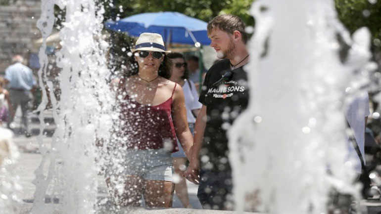 Ο καιρός των άκρων σήμερα με 43 βαθμούς και… χαλάζι