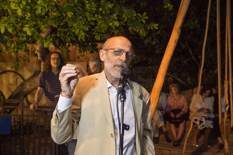 Μανόλης Κορρές