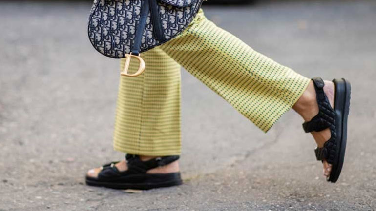 Τα ugly sandals που θα θέλετε να αποκτήσετε αυτό το καλοκαίρι!